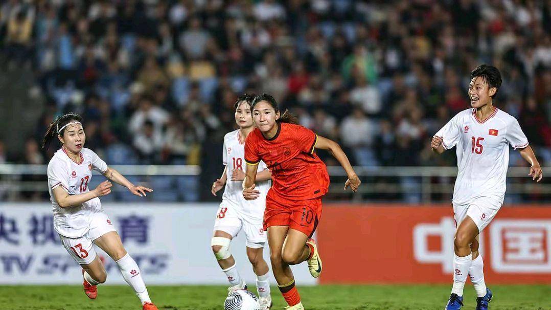 包含中国足球代表队海外拉练提升国际比赛经验的词条