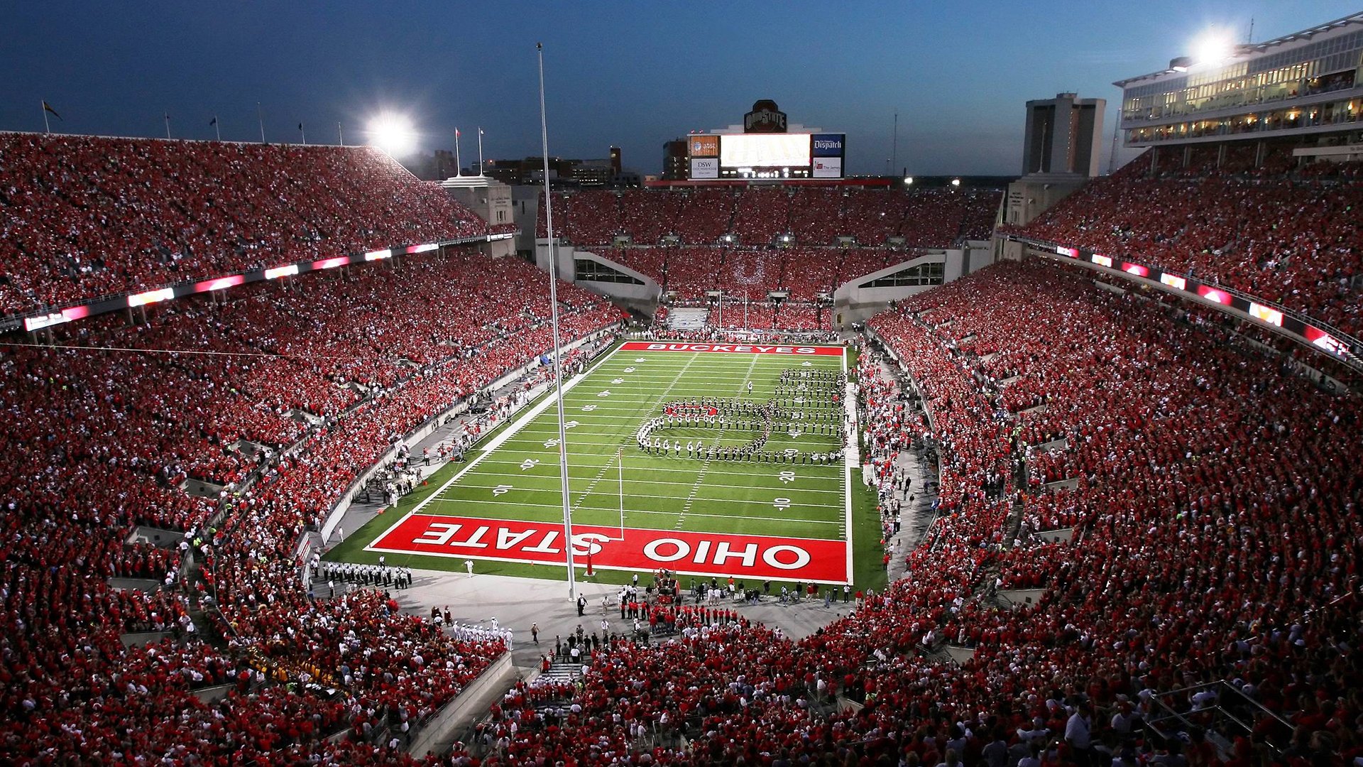 技术革新：新兴篮球科技改变比赛方式，篮球技术已形成了进攻技术和什么两大类